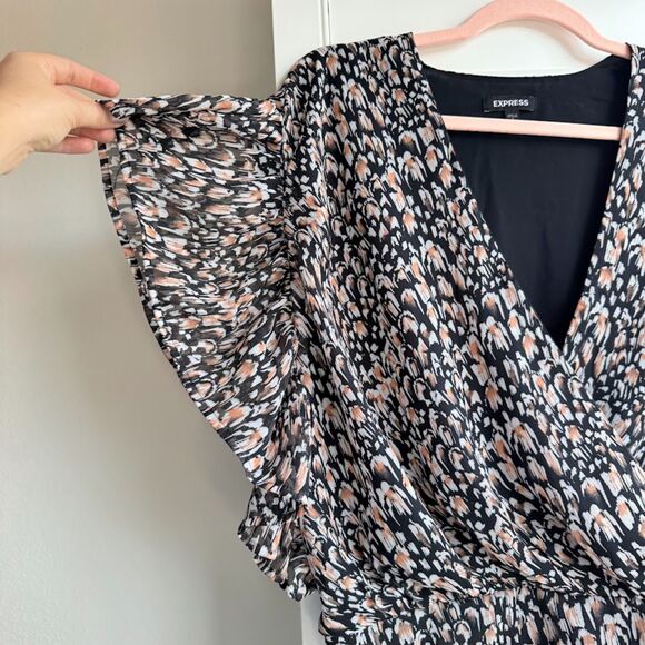 Express Flutter Surplice Wrap Top in Abstract Feather Print Black White Tan - Picture 4 of 11